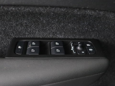 Volvo XC40 P8 AWD R-Design | Leder | Stoel & stuurverwarming | Trekhaak | Camera | Memory | Adaptive cruise | Navigatie | Carplay