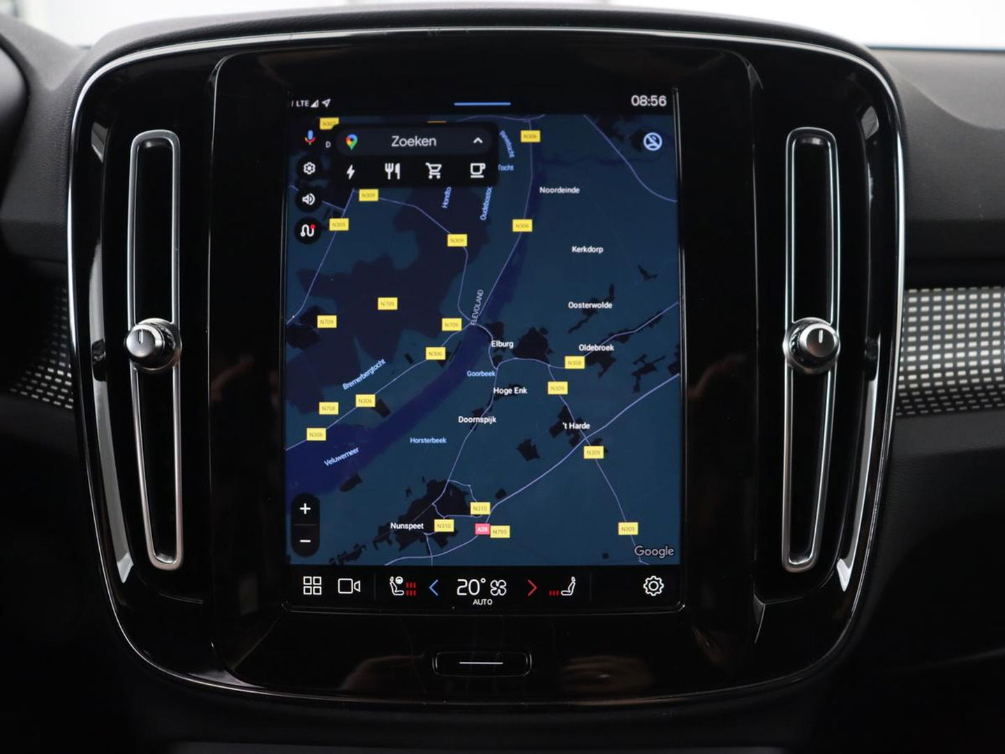 Volvo XC40 P8 AWD R-Design | Leder | Stoel & stuurverwarming | Trekhaak | Camera | Memory | Adaptive cruise | Navigatie | Carplay