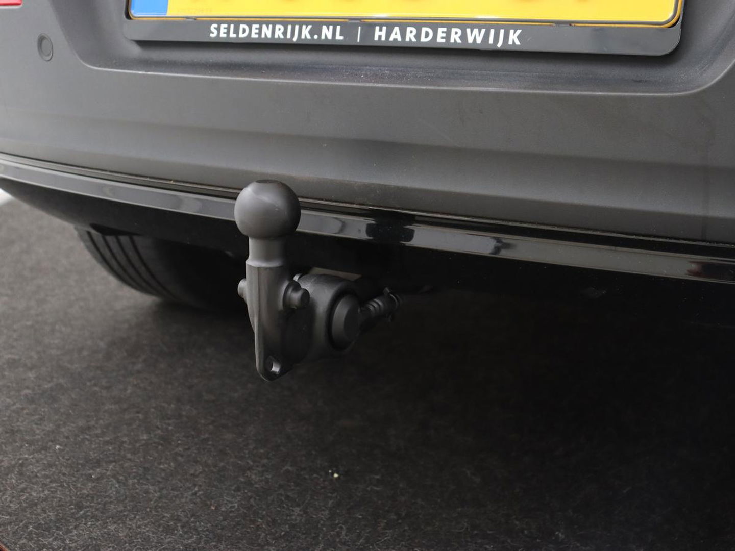 Volvo XC40 P8 AWD R-Design | Leder | Stoel & stuurverwarming | Trekhaak | Camera | Memory | Adaptive cruise | Navigatie | Carplay