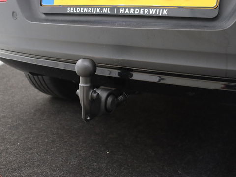 Volvo XC40 P8 AWD R-Design | Leder | Stoel & stuurverwarming | Trekhaak | Camera | Memory | Adaptive cruise | Navigatie | Carplay