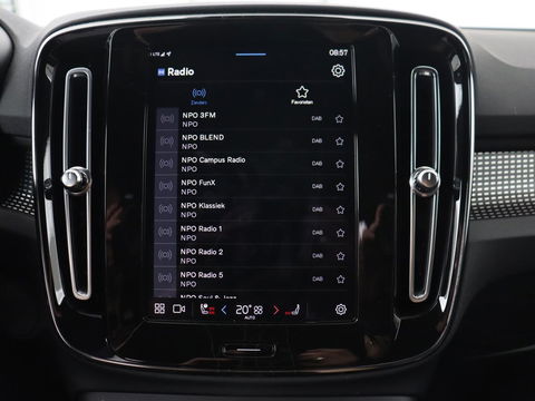 Volvo XC40 P8 AWD R-Design | Leder | Stoel & stuurverwarming | Trekhaak | Camera | Memory | Adaptive cruise | Navigatie | Carplay