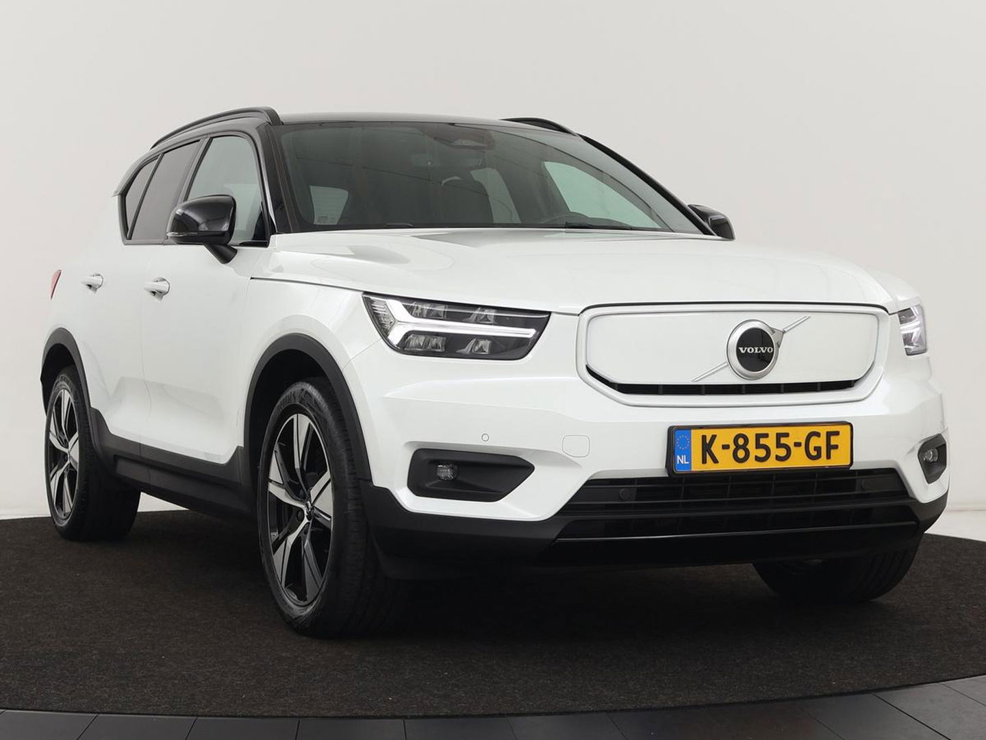 Volvo XC40 P8 AWD R-Design | Leder | Stoel & stuurverwarming | Trekhaak | Camera | Memory | Adaptive cruise | Navigatie | Carplay