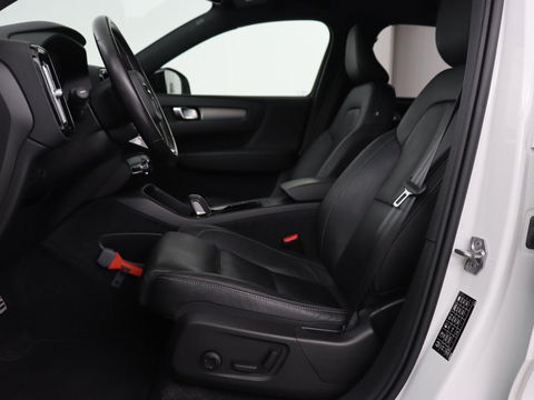 Volvo XC40 P8 AWD R-Design | Leder | Stoel & stuurverwarming | Trekhaak | Camera | Memory | Adaptive cruise | Navigatie | Carplay