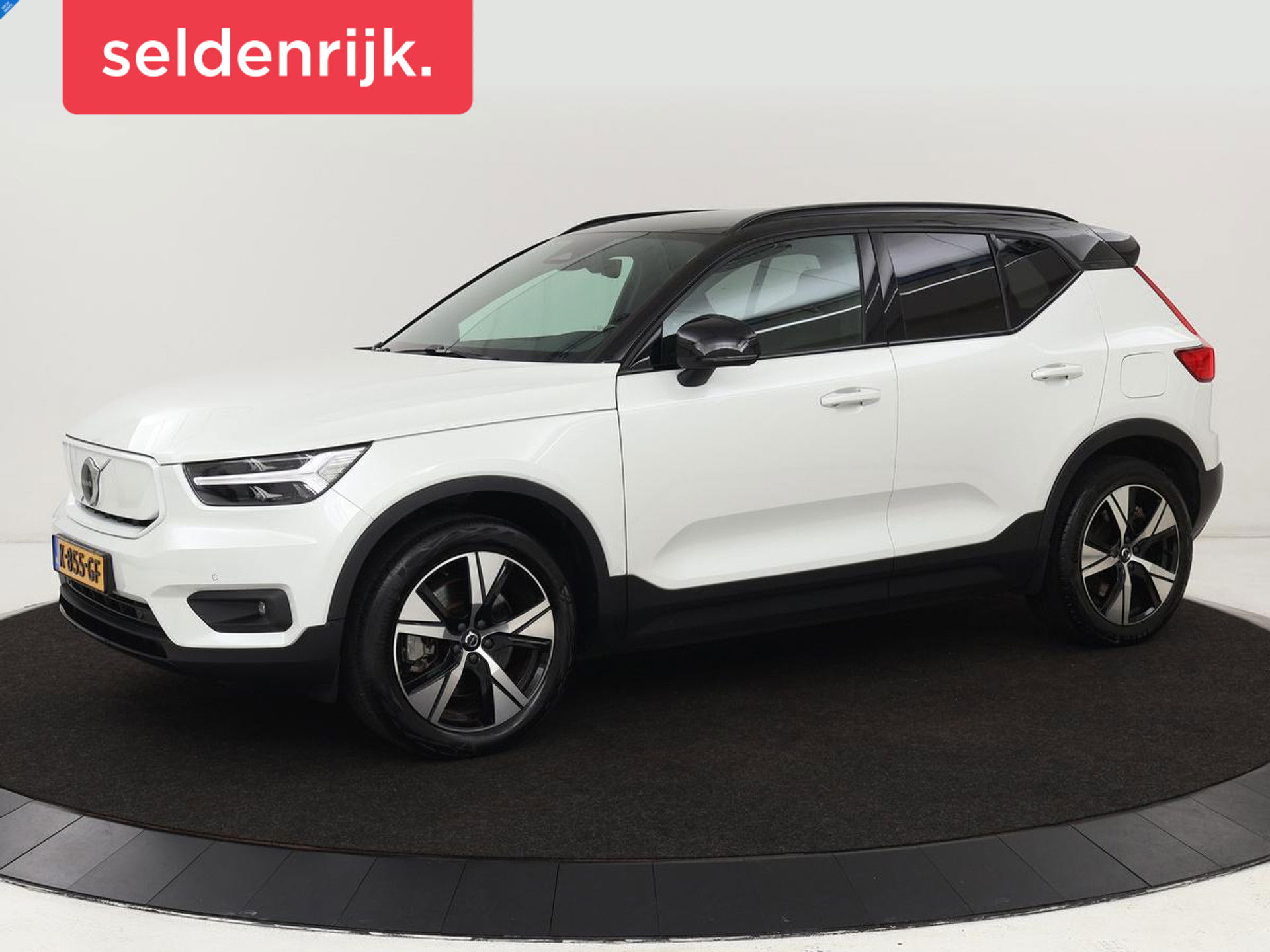 Volvo XC40 P8 AWD R-Design | Leder | Stoel & stuurverwarming | Trekhaak | Camera | Memory | Adaptive cruise | Navigatie | Carplay