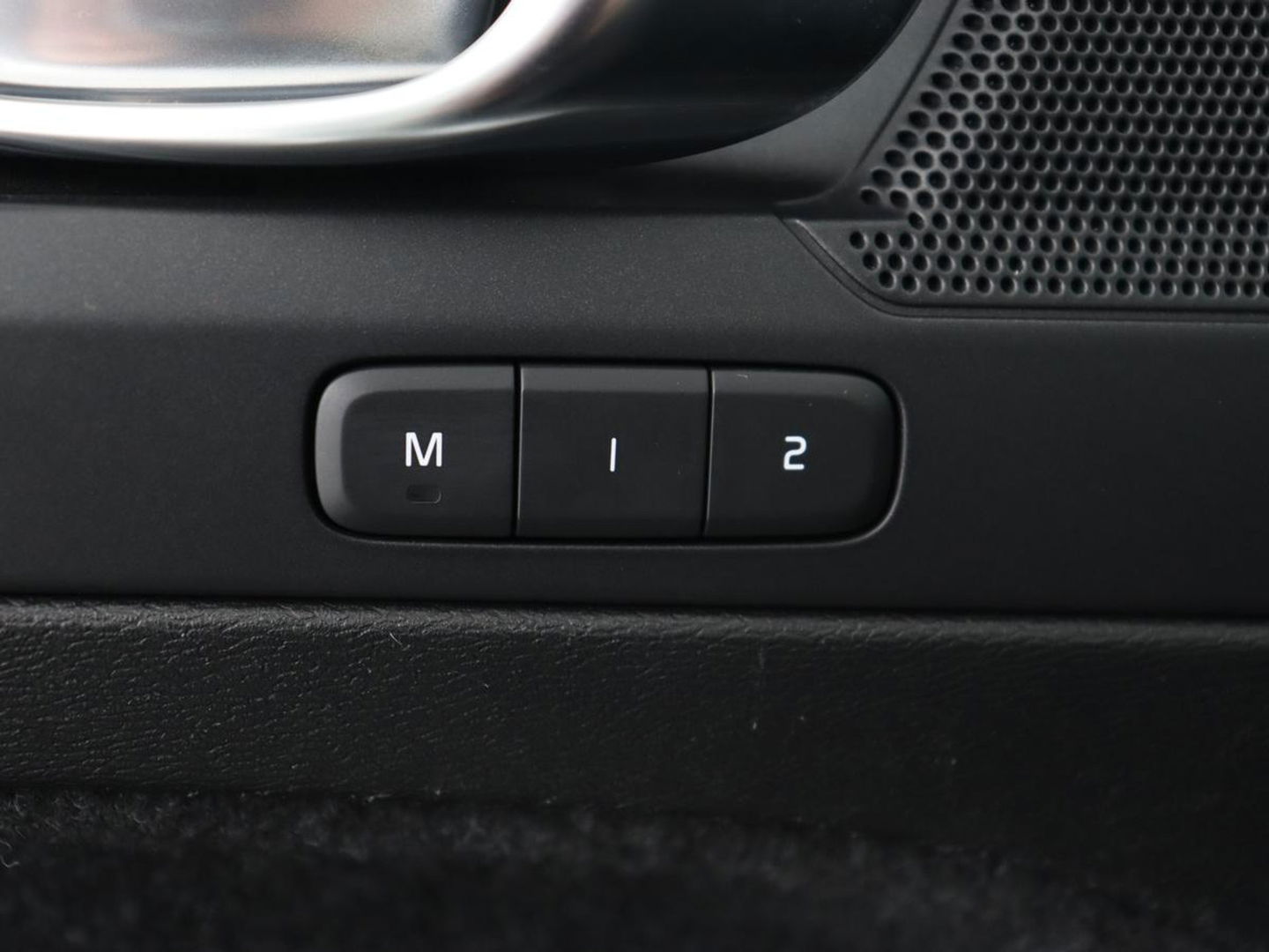 Volvo XC40 P8 AWD R-Design | Leder | Stoel & stuurverwarming | Trekhaak | Camera | Memory | Adaptive cruise | Navigatie | Carplay
