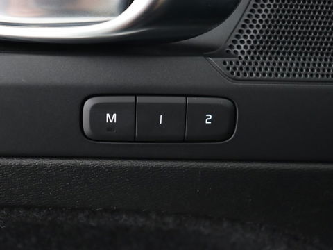 Volvo XC40 P8 AWD R-Design | Leder | Stoel & stuurverwarming | Trekhaak | Camera | Memory | Adaptive cruise | Navigatie | Carplay