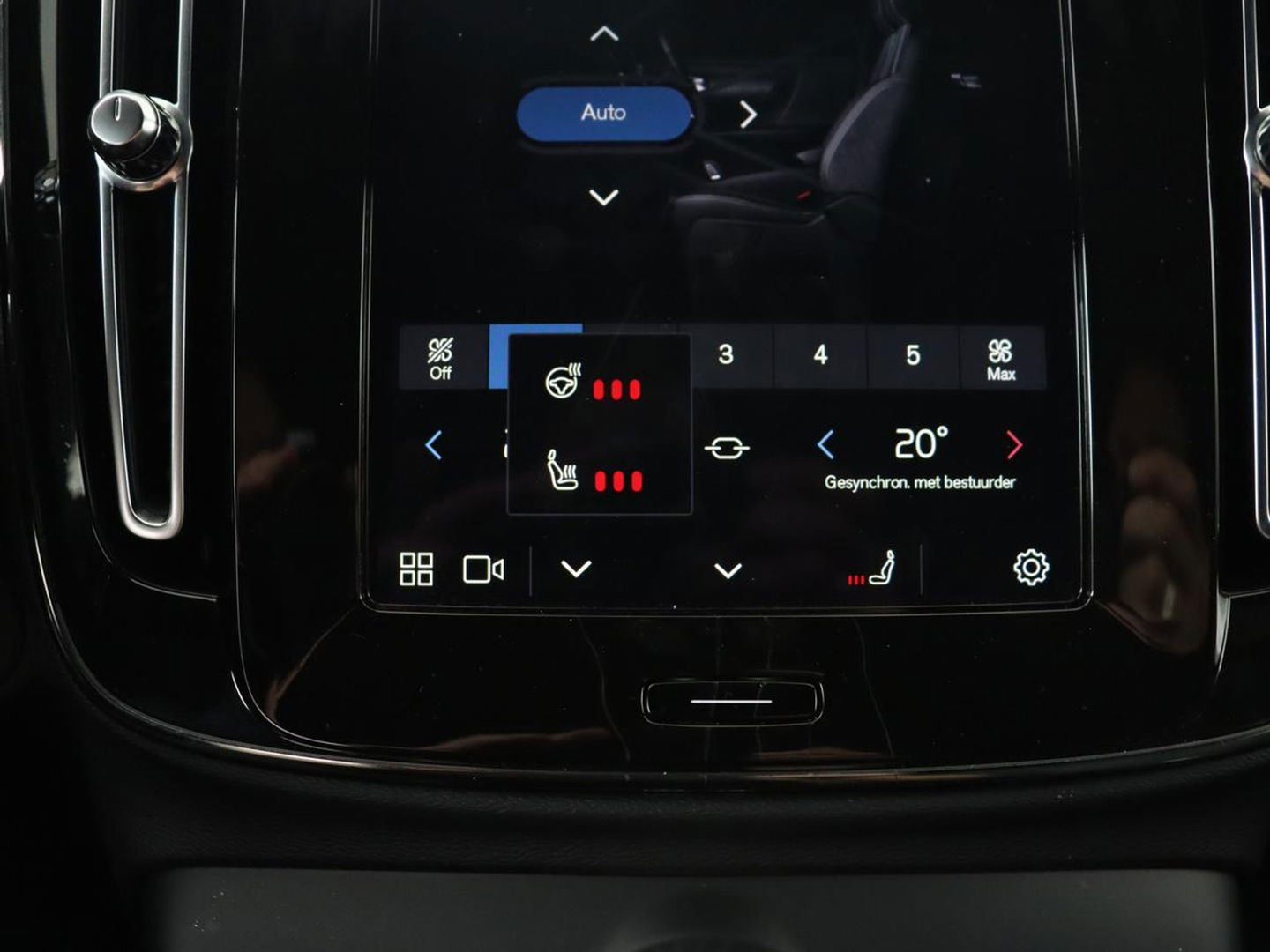 Volvo XC40 P8 AWD R-Design | Leder | Stoel & stuurverwarming | Trekhaak | Camera | Memory | Adaptive cruise | Navigatie | Carplay