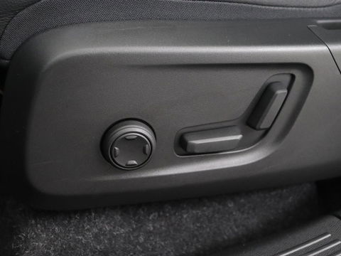 Volvo XC40 P8 AWD R-Design | Leder | Stoel & stuurverwarming | Trekhaak | Camera | Memory | Adaptive cruise | Navigatie | Carplay