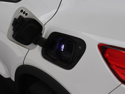 Volvo XC40 P8 AWD R-Design | Leder | Stoel & stuurverwarming | Trekhaak | Camera | Memory | Adaptive cruise | Navigatie | Carplay