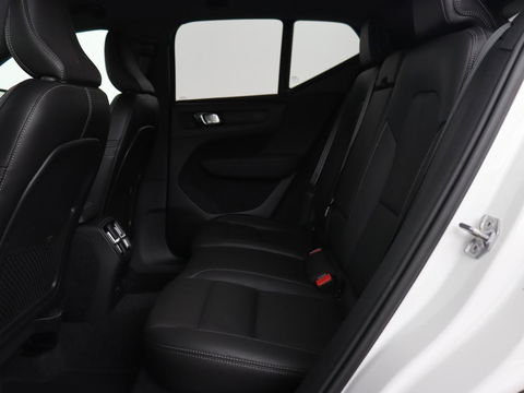 Volvo XC40 P8 AWD R-Design | Leder | Stoel & stuurverwarming | Trekhaak | Camera | Memory | Adaptive cruise | Navigatie | Carplay