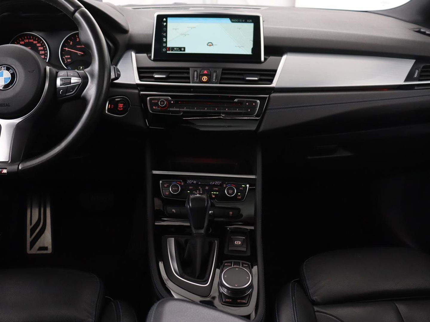BMW 2 Serie Gran Tourer 218i M Sport 7-persoons | Panoramadak | Leder | Stoelverwarming | Trekhaak | Camera | Full LED | Sportstoelen | Navigatie | Park Assist