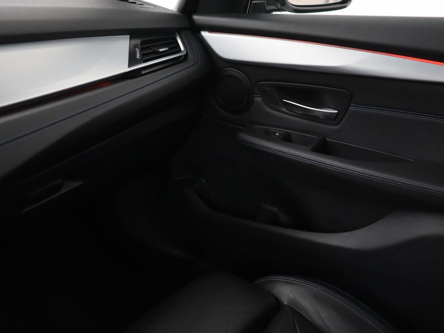 BMW 2 Serie Gran Tourer 218i M Sport 7-persoons | Panoramadak | Leder | Stoelverwarming | Trekhaak | Camera | Full LED | Sportstoelen | Navigatie | Park Assist