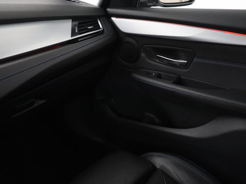BMW 2 Serie Gran Tourer 218i M Sport 7-persoons | Panoramadak | Leder | Stoelverwarming | Trekhaak | Camera | Full LED | Sportstoelen | Navigatie | Park Assist