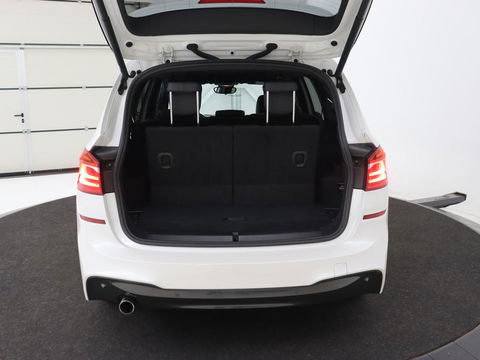 BMW 2 Serie Gran Tourer 218i M Sport 7-persoons | Panoramadak | Leder | Stoelverwarming | Trekhaak | Camera | Full LED | Sportstoelen | Navigatie | Park Assist