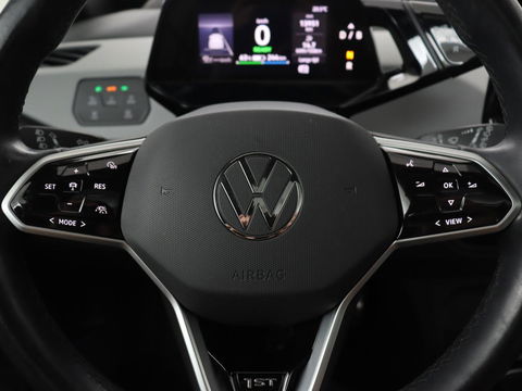 Volkswagen ID.3 First Max 58 kWh | Panoramadak | Head-Up | Stoel & stuurverwarming | Adaptive cruise | Camera | Massage | Elektrische stoelen | Sfeerverlichting | Carplay | Matrix LED