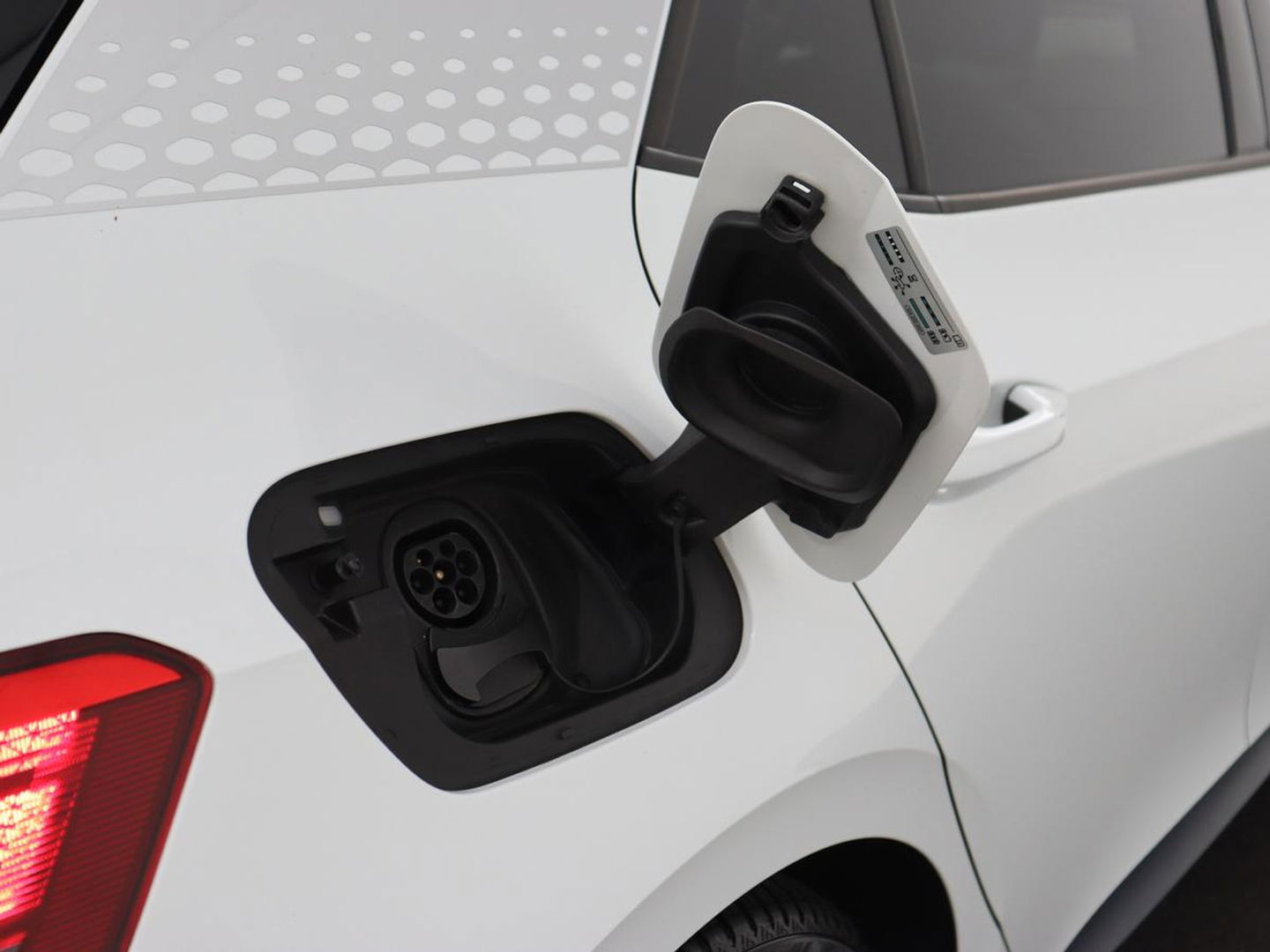 Volkswagen ID.3 First Max 58 kWh | Panoramadak | Head-Up | Stoel & stuurverwarming | Adaptive cruise | Camera | Massage | Elektrische stoelen | Sfeerverlichting | Carplay | Matrix LED