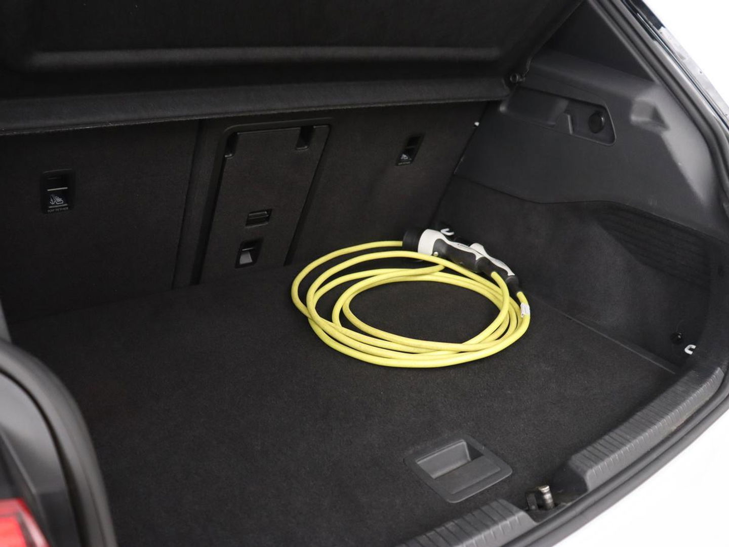 Volkswagen ID.3 First Max 58 kWh | Panoramadak | Head-Up | Stoel & stuurverwarming | Adaptive cruise | Camera | Massage | Elektrische stoelen | Sfeerverlichting | Carplay | Matrix LED