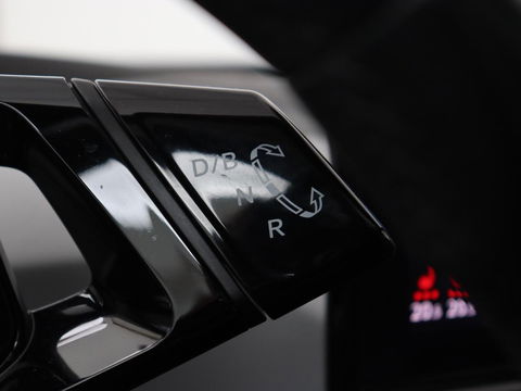 Volkswagen ID.3 First Max 58 kWh | Panoramadak | Head-Up | Stoel & stuurverwarming | Adaptive cruise | Camera | Massage | Elektrische stoelen | Sfeerverlichting | Carplay | Matrix LED