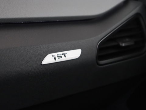 Volkswagen ID.3 First Max 58 kWh | Panoramadak | Head-Up | Stoel & stuurverwarming | Adaptive cruise | Camera | Massage | Elektrische stoelen | Sfeerverlichting | Carplay | Matrix LED