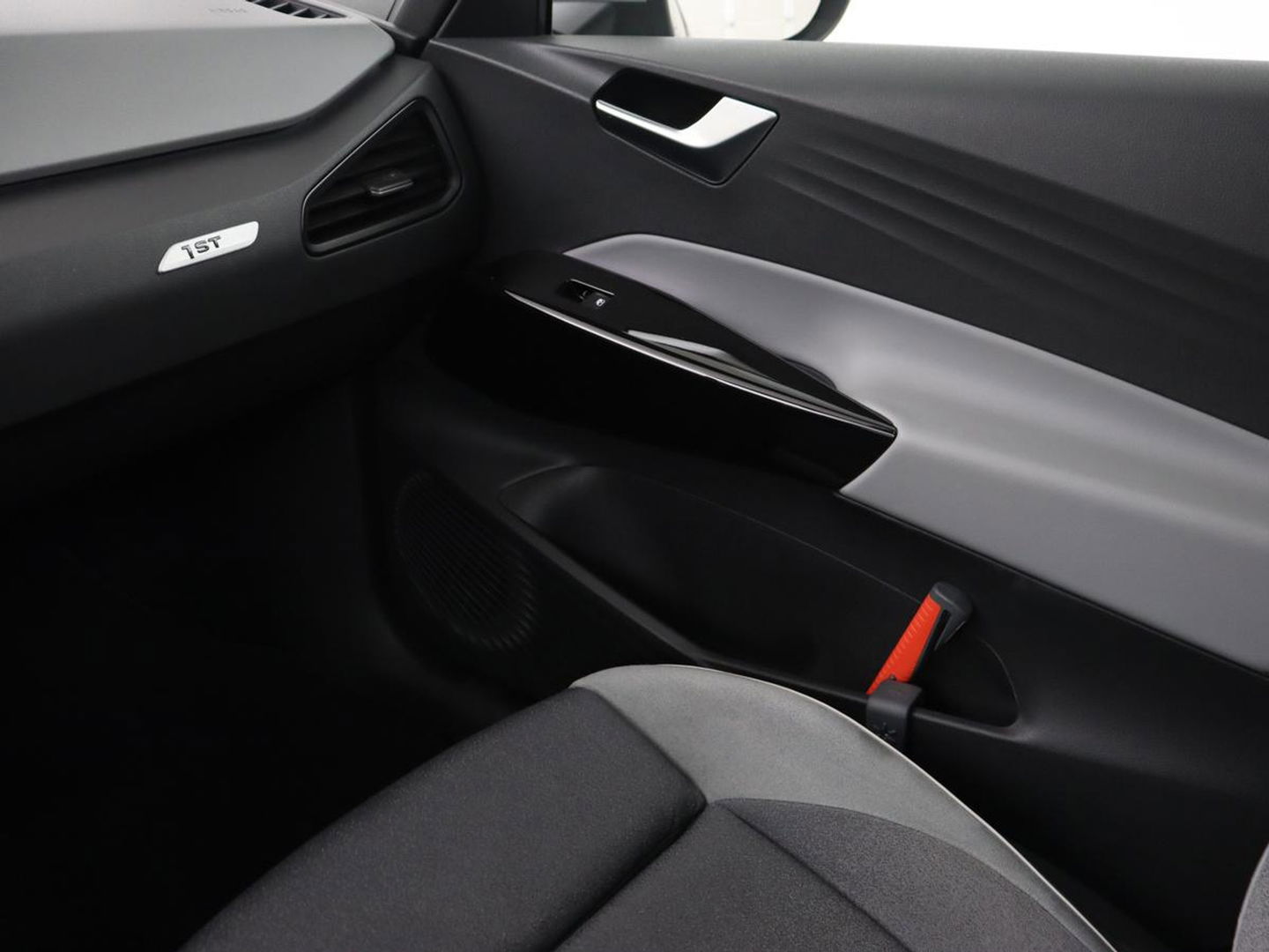 Volkswagen ID.3 First Max 58 kWh | Panoramadak | Head-Up | Stoel & stuurverwarming | Adaptive cruise | Camera | Massage | Elektrische stoelen | Sfeerverlichting | Carplay | Matrix LED