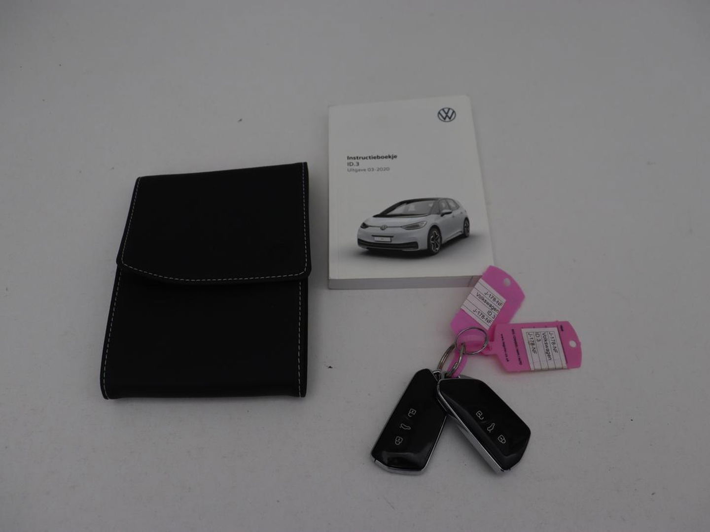 Volkswagen ID.3 First Max 58 kWh | Panoramadak | Head-Up | Stoel & stuurverwarming | Adaptive cruise | Camera | Massage | Elektrische stoelen | Sfeerverlichting | Carplay | Matrix LED
