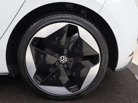 Volkswagen ID.3 First Max 58 kWh | Panoramadak | Head-Up | Stoel & stuurverwarming | Adaptive cruise | Camera | Massage | Elektrische stoelen | Sfeerverlichting | Carplay | Matrix LED