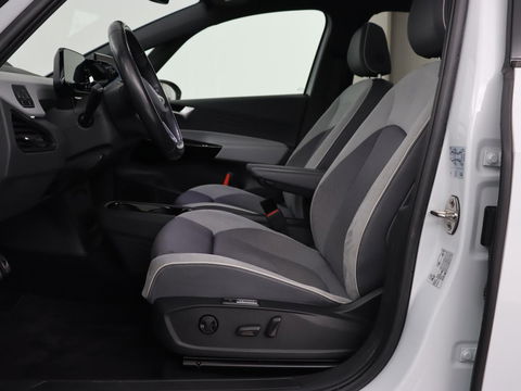 Volkswagen ID.3 First Max 58 kWh | Panoramadak | Head-Up | Stoel & stuurverwarming | Adaptive cruise | Camera | Massage | Elektrische stoelen | Sfeerverlichting | Carplay | Matrix LED