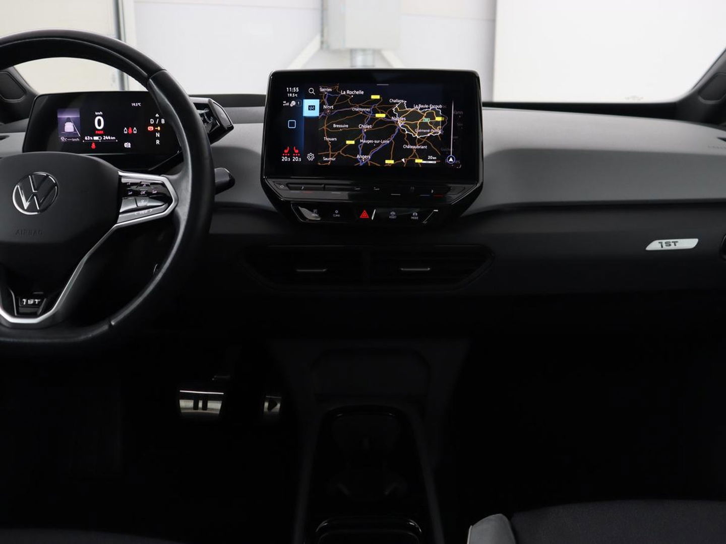 Volkswagen ID.3 First Max 58 kWh | Panoramadak | Head-Up | Stoel & stuurverwarming | Adaptive cruise | Camera | Massage | Elektrische stoelen | Sfeerverlichting | Carplay | Matrix LED