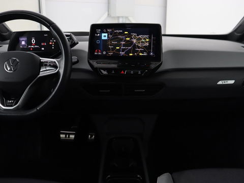 Volkswagen ID.3 First Max 58 kWh | Panoramadak | Head-Up | Stoel & stuurverwarming | Adaptive cruise | Camera | Massage | Elektrische stoelen | Sfeerverlichting | Carplay | Matrix LED