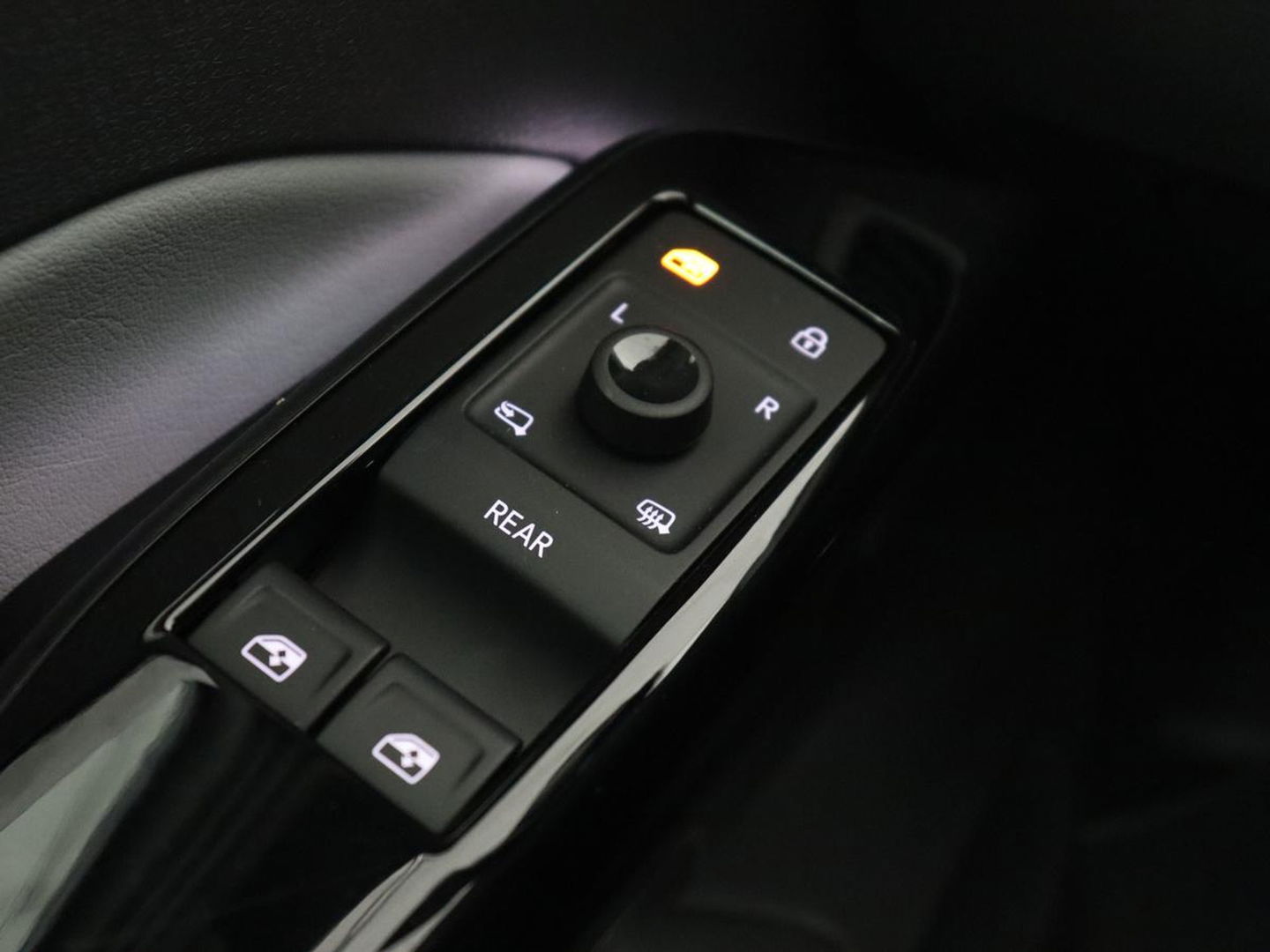Volkswagen ID.3 First Max 58 kWh | Panoramadak | Head-Up | Stoel & stuurverwarming | Adaptive cruise | Camera | Massage | Elektrische stoelen | Sfeerverlichting | Carplay | Matrix LED