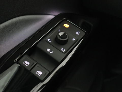 Volkswagen ID.3 First Max 58 kWh | Panoramadak | Head-Up | Stoel & stuurverwarming | Adaptive cruise | Camera | Massage | Elektrische stoelen | Sfeerverlichting | Carplay | Matrix LED