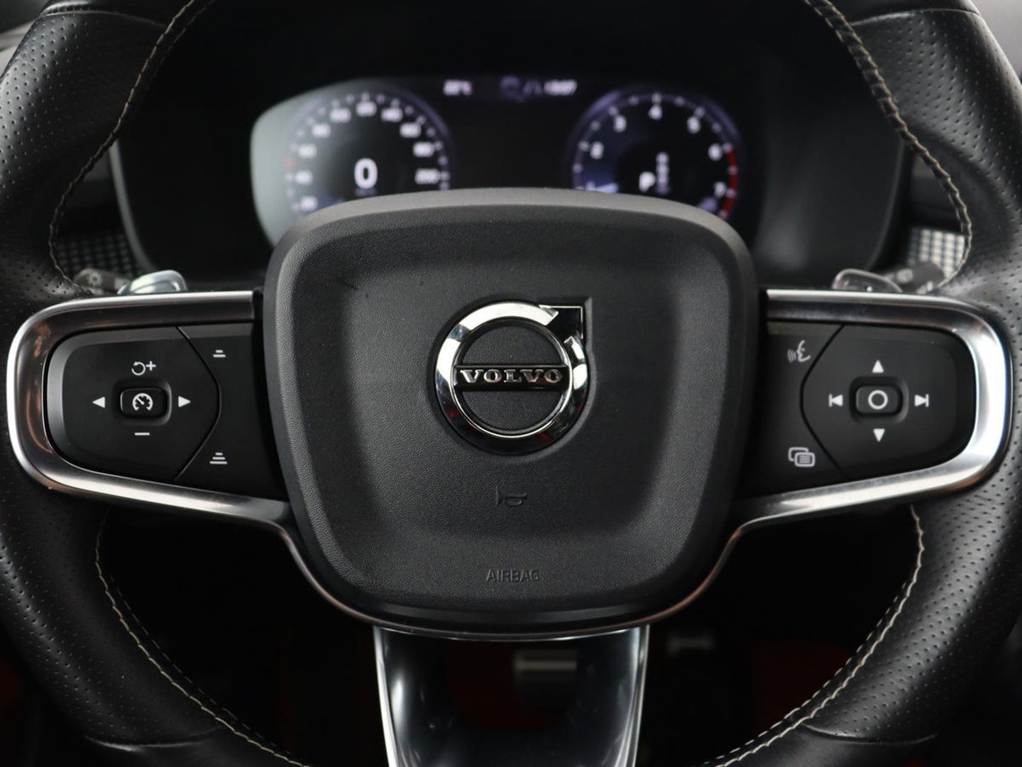 Volvo XC40 2.0 T5 AWD R-Design Intro Edition | Panoramadak | Stoel & stuurverwarming | 360 Camera | Leder/Alcantara | Navigatie | Harman/Kardon | Keyless | Full LED