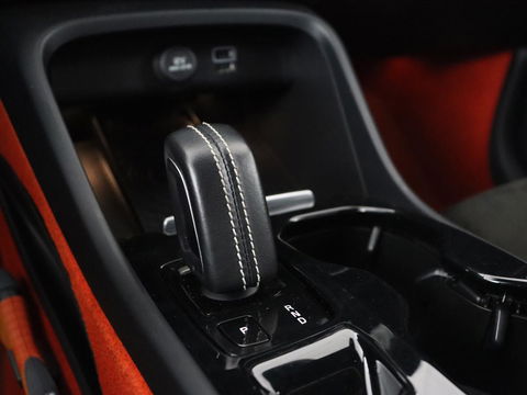 Volvo XC40 2.0 T5 AWD R-Design Intro Edition | Panoramadak | Stoel & stuurverwarming | 360 Camera | Leder/Alcantara | Navigatie | Harman/Kardon | Keyless | Full LED