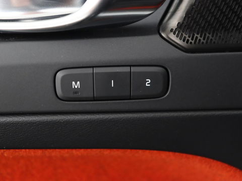 Volvo XC40 2.0 T5 AWD R-Design Intro Edition | Panoramadak | Stoel & stuurverwarming | 360 Camera | Leder/Alcantara | Navigatie | Harman/Kardon | Keyless | Full LED