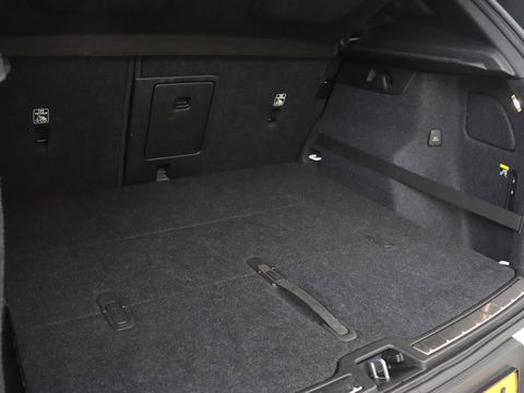 Volvo XC40 2.0 T5 AWD R-Design Intro Edition | Panoramadak | Stoel & stuurverwarming | 360 Camera | Leder/Alcantara | Navigatie | Harman/Kardon | Keyless | Full LED