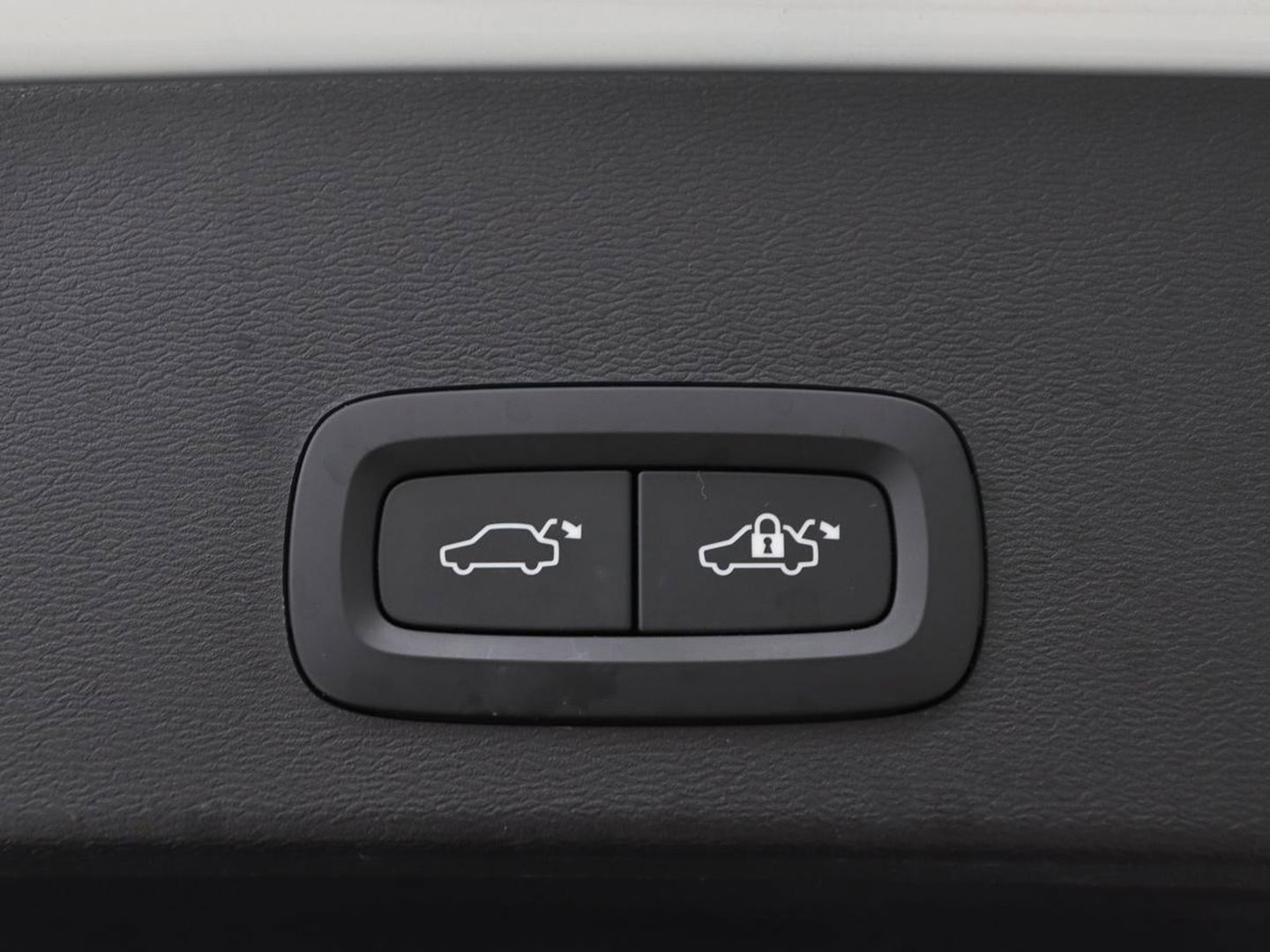 Volvo XC40 2.0 T5 AWD R-Design Intro Edition | Panoramadak | Stoel & stuurverwarming | 360 Camera | Leder/Alcantara | Navigatie | Harman/Kardon | Keyless | Full LED