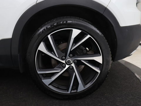 Volvo XC40 2.0 T5 AWD R-Design Intro Edition | Panoramadak | Stoel & stuurverwarming | 360 Camera | Leder/Alcantara | Navigatie | Harman/Kardon | Keyless | Full LED