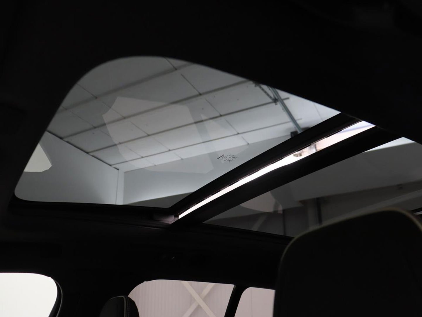 Volvo XC40 2.0 T5 AWD R-Design Intro Edition | Panoramadak | Stoel & stuurverwarming | 360 Camera | Leder/Alcantara | Navigatie | Harman/Kardon | Keyless | Full LED