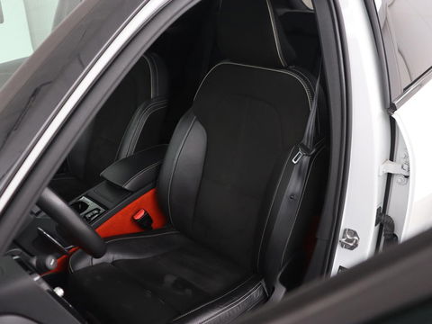 Volvo XC40 2.0 T5 AWD R-Design Intro Edition | Panoramadak | Stoel & stuurverwarming | 360 Camera | Leder/Alcantara | Navigatie | Harman/Kardon | Keyless | Full LED