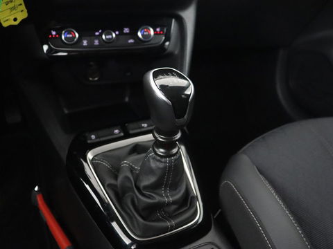 Opel Corsa 1.2 Level 3 | Stoel & stuurverwarming | Camera | Climate control | Full LED | Dodehoek detectie | Cruise control