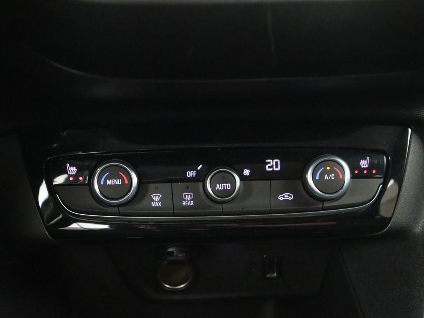 Opel Corsa 1.2 Level 3 | Stoel & stuurverwarming | Camera | Climate control | Full LED | Dodehoek detectie | Cruise control