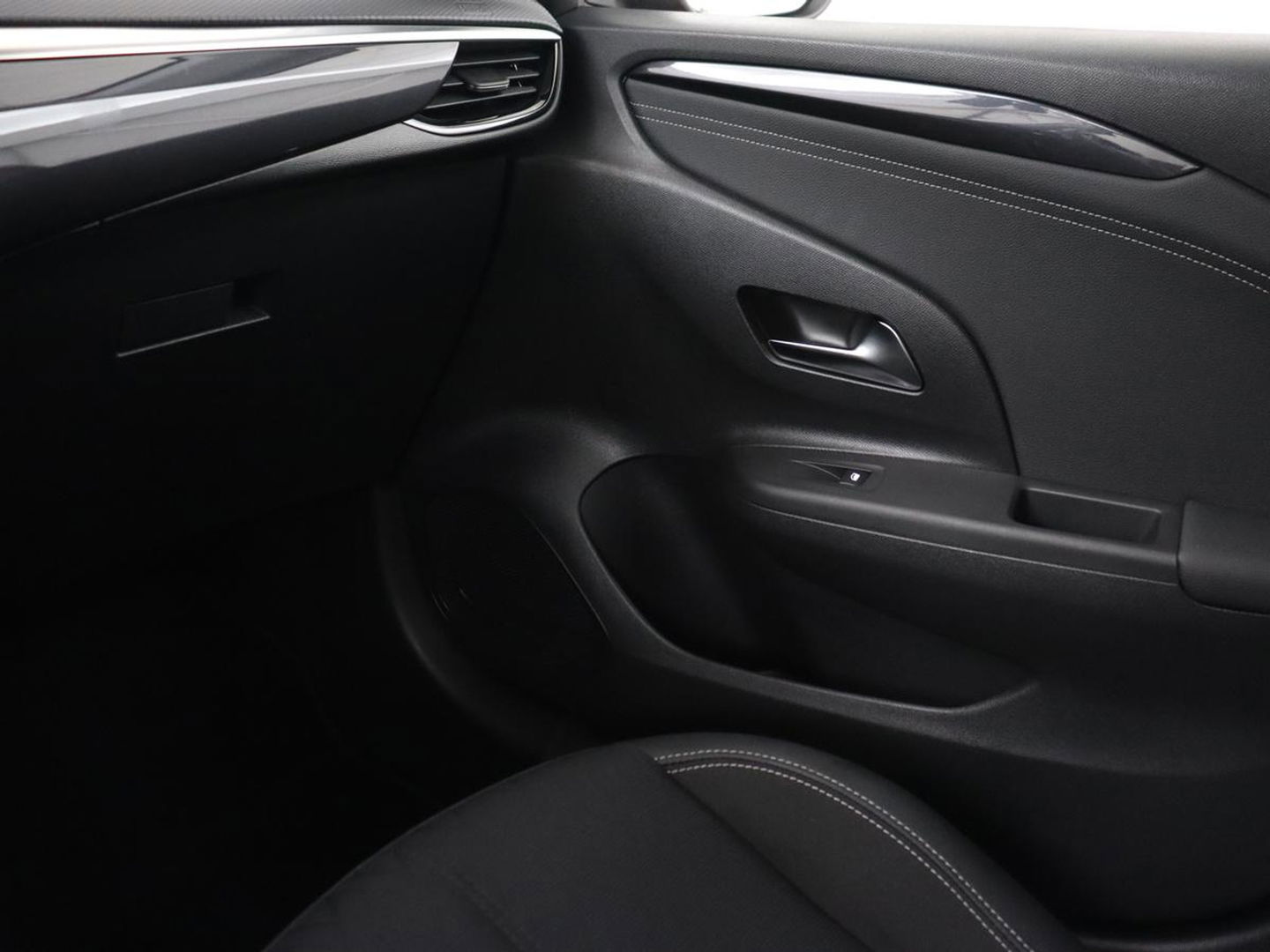 Opel Corsa 1.2 Level 3 | Stoel & stuurverwarming | Camera | Climate control | Full LED | Dodehoek detectie | Cruise control