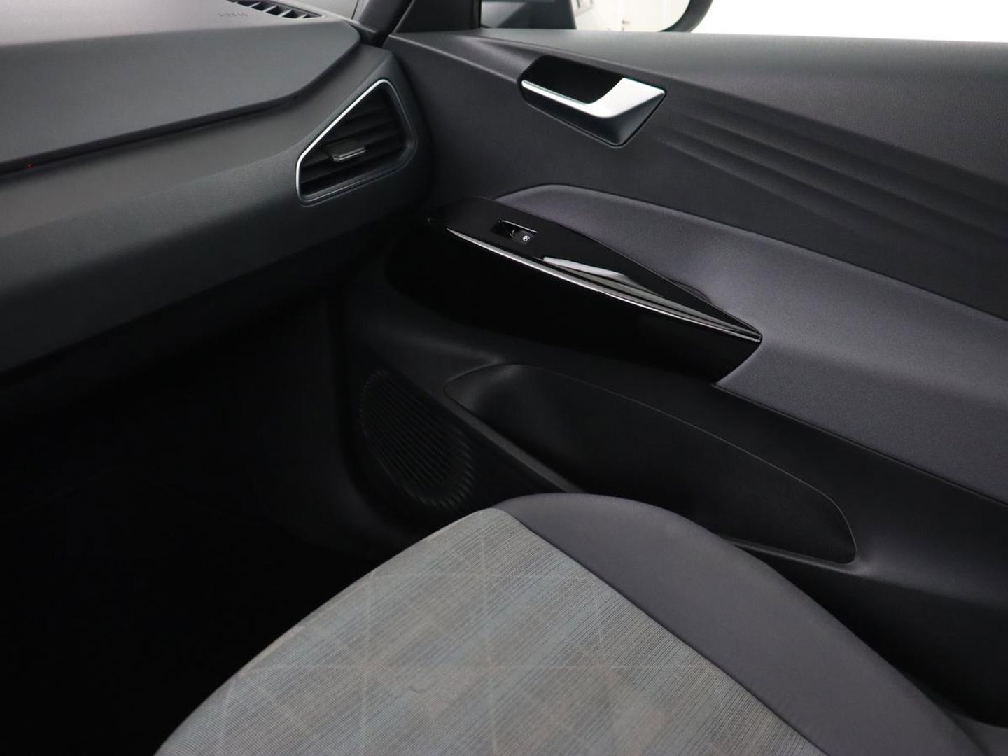 Volkswagen ID.3 Life 58 kWh | Stoel & Stuurverwarming | Adaptive cruise | Carplay | Navigatie | PDC | Climate control | Sfeerverlichting