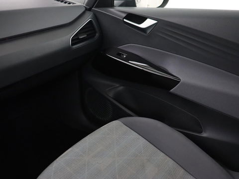 Volkswagen ID.3 Life 58 kWh | Stoel & Stuurverwarming | Adaptive cruise | Carplay | Navigatie | PDC | Climate control | Sfeerverlichting