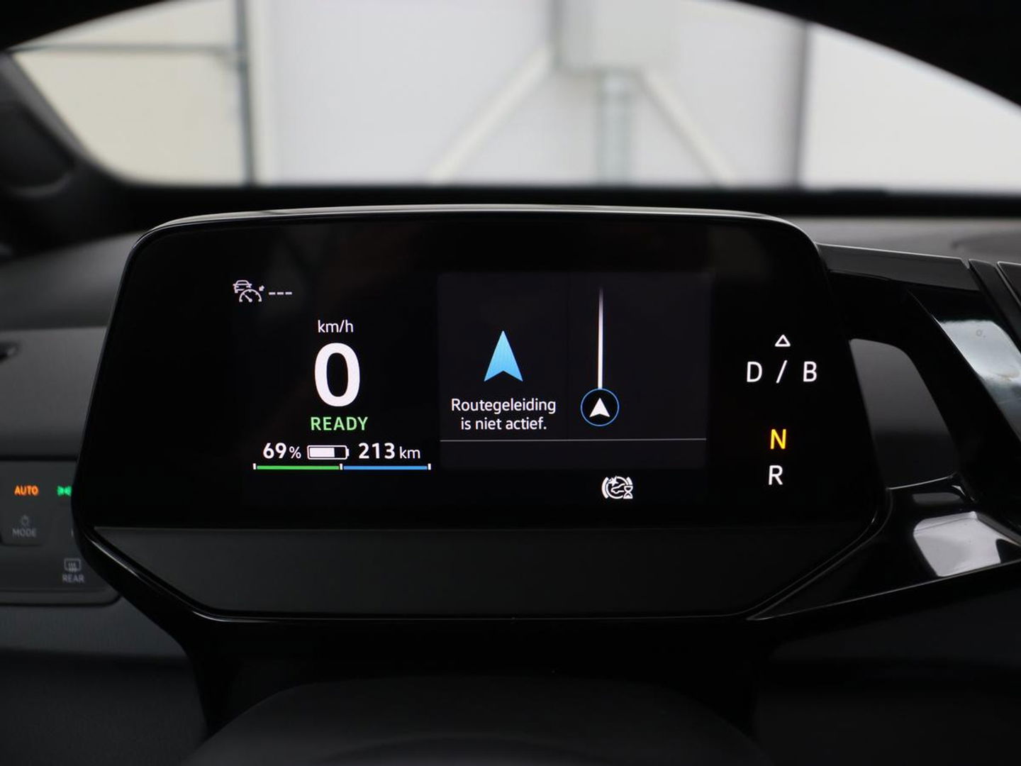 Volkswagen ID.3 Life 58 kWh | Stoel & Stuurverwarming | Adaptive cruise | Carplay | Navigatie | PDC | Climate control | Sfeerverlichting