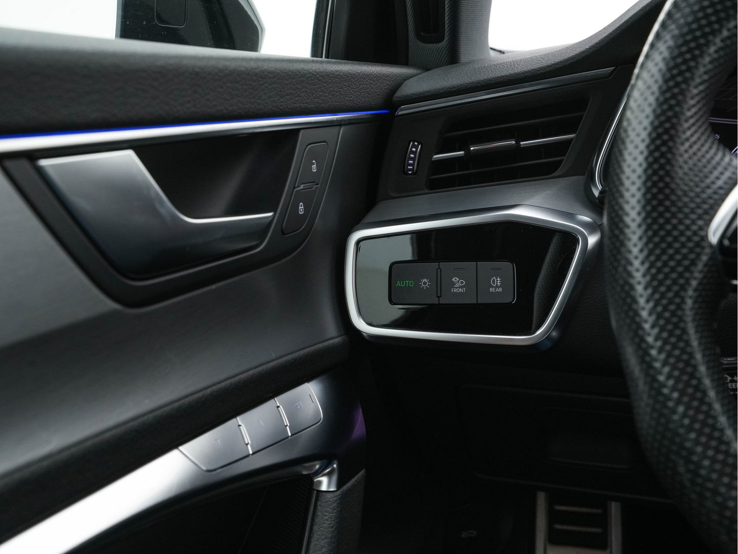 Audi A6 Avant 45 TDI quattro Business edition Aut. *HEAD-UP | LEATHER-ALCANTARA | BANG&OLUFSEN | ADAPTIVE-CRUISE | BLIND-SPOT | TOP-VIEW | MEMORY-PACK | SPORT/HEATED-SEATS | KEYLESS | DIGI-COCKPIT | AMBIENT-LIGHT | DAB+ | TOWBAR | 19''AL