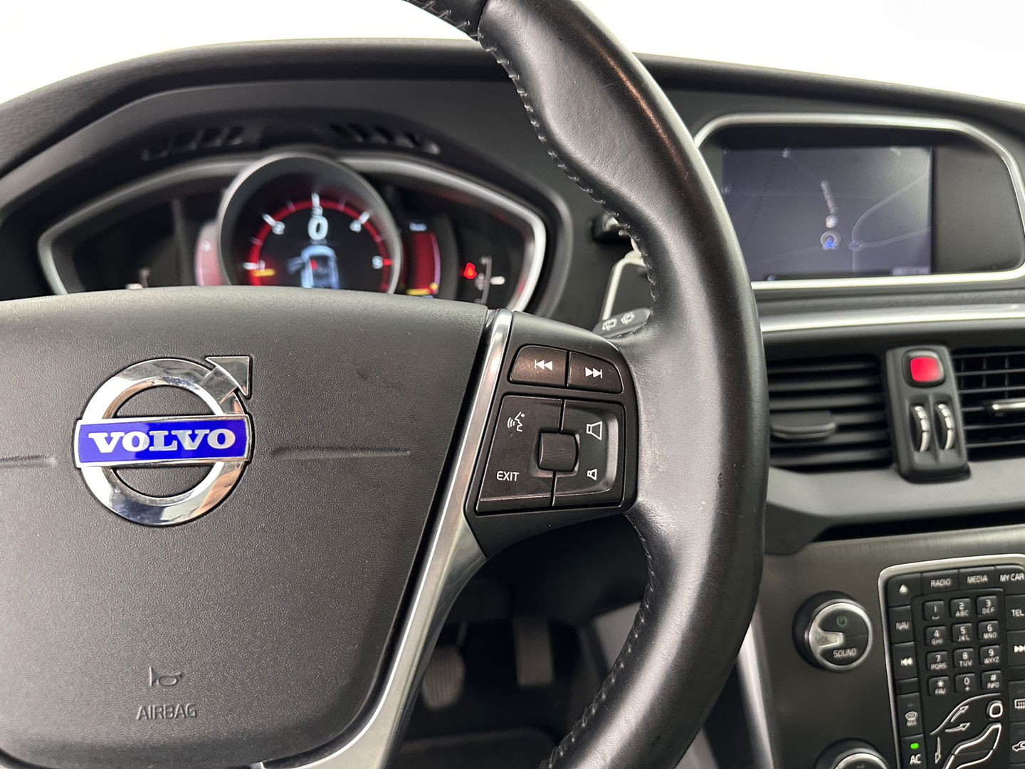 Volvo V40 1.6 D2 Summum *FULL-LEATHER | XENON | NAVI-FULLMAP | CAMERA | COMFORT/HEATED-SEATS | 17''ALU | TOWBAR*