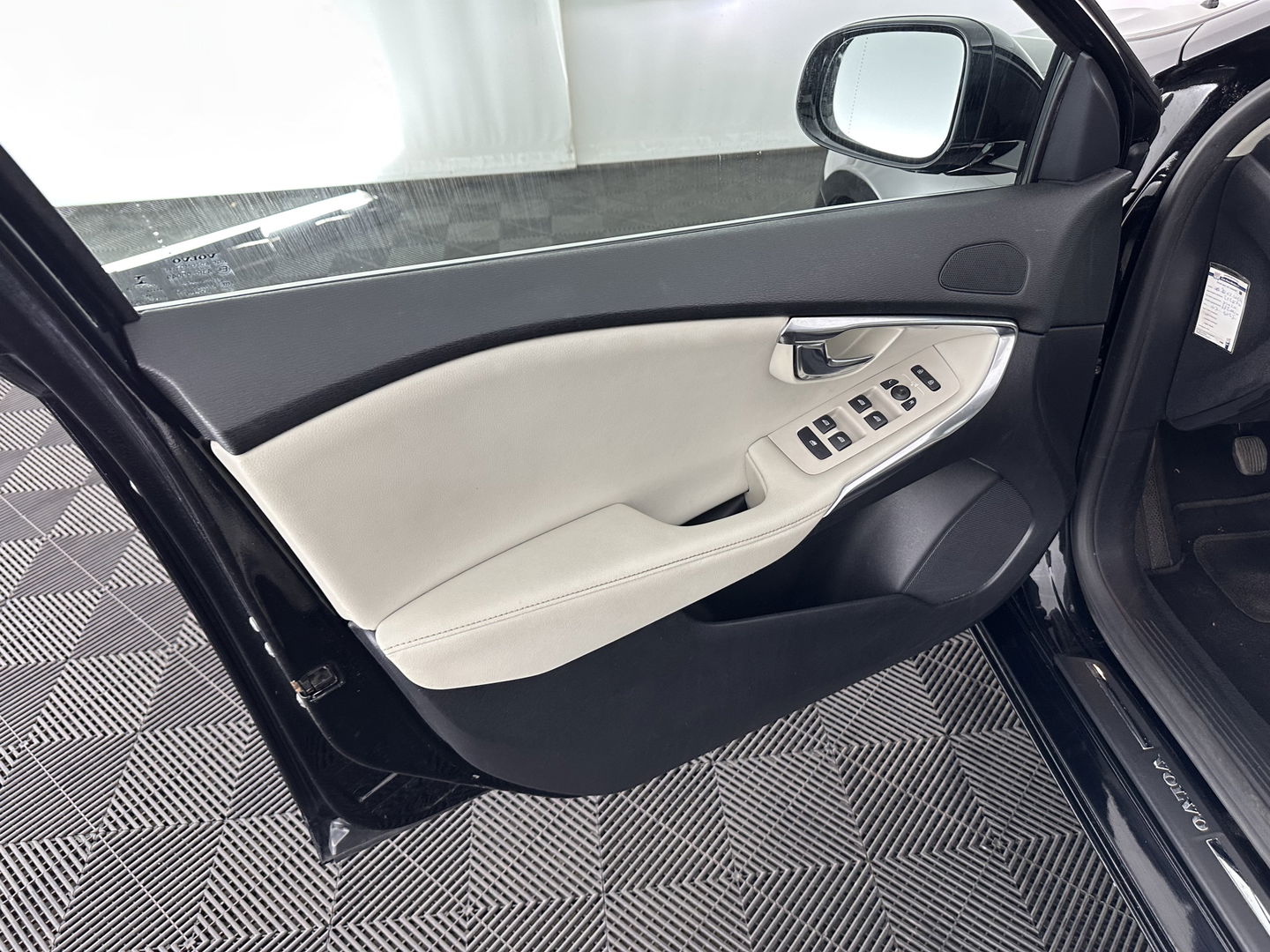 Volvo V40 1.6 D2 Summum *FULL-LEATHER | XENON | NAVI-FULLMAP | CAMERA | COMFORT/HEATED-SEATS | 17''ALU | TOWBAR*