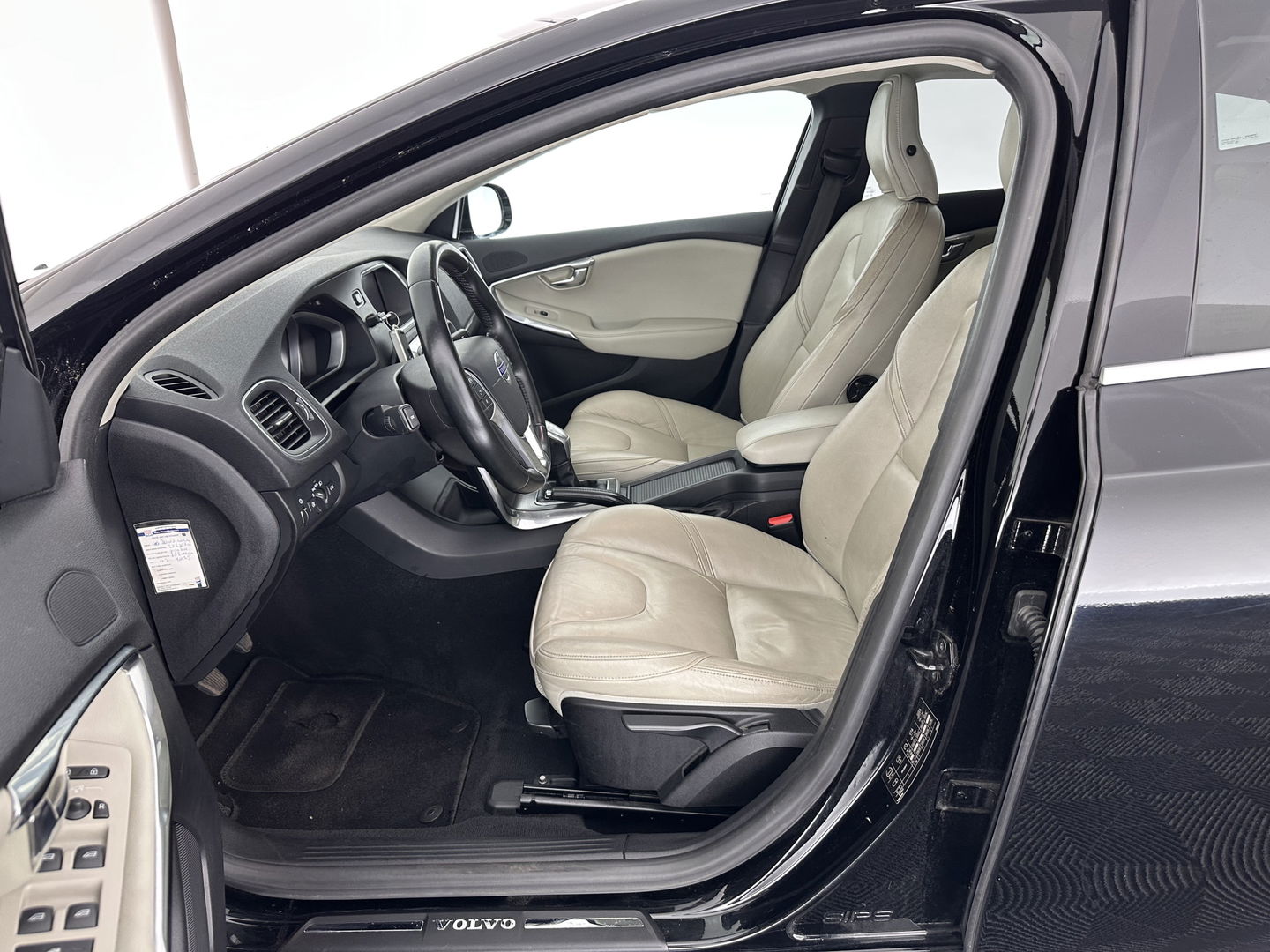 Volvo V40 1.6 D2 Summum *FULL-LEATHER | XENON | NAVI-FULLMAP | CAMERA | COMFORT/HEATED-SEATS | 17''ALU | TOWBAR*