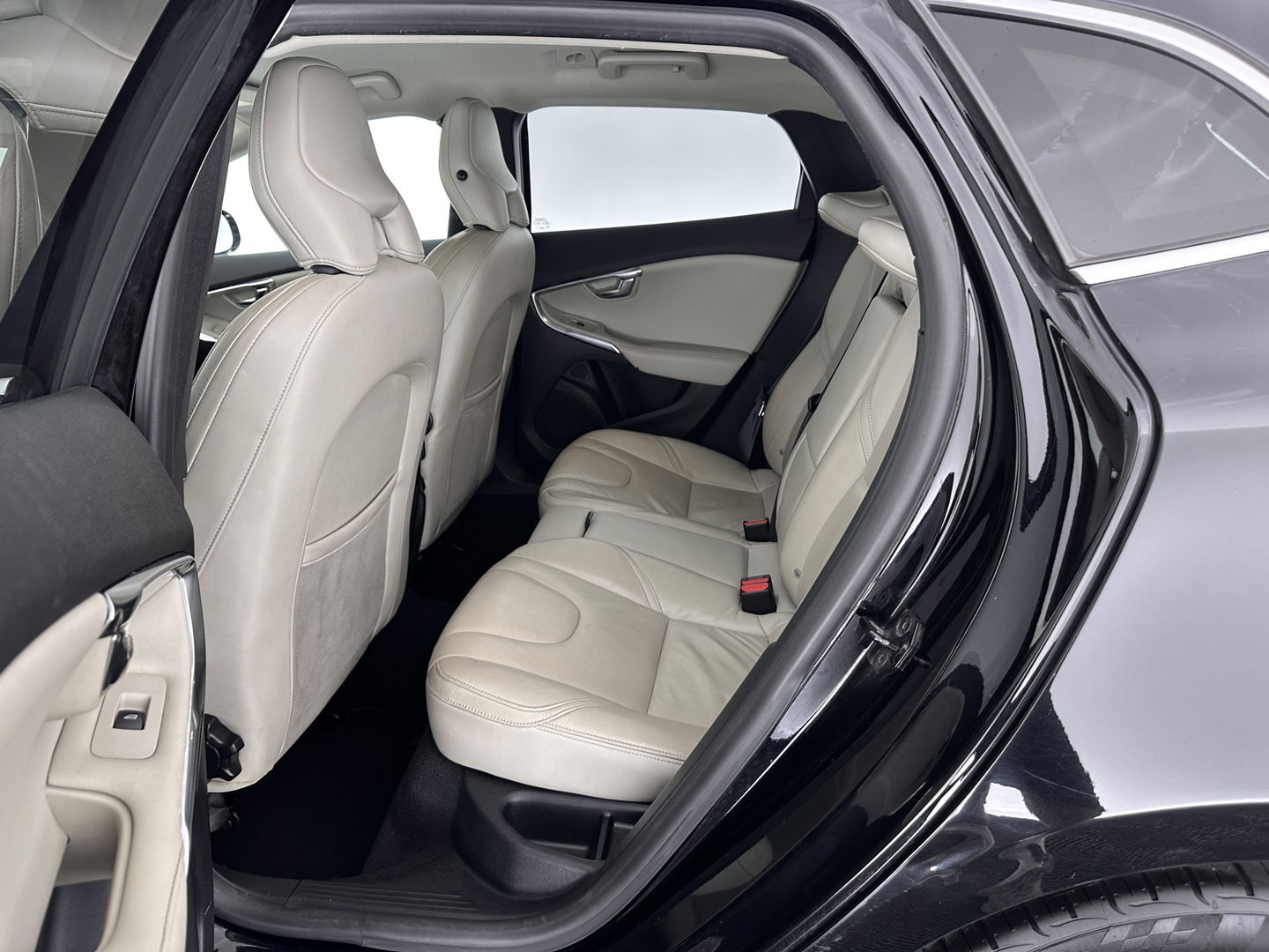 Volvo V40 1.6 D2 Summum *FULL-LEATHER | XENON | NAVI-FULLMAP | CAMERA | COMFORT/HEATED-SEATS | 17''ALU | TOWBAR*